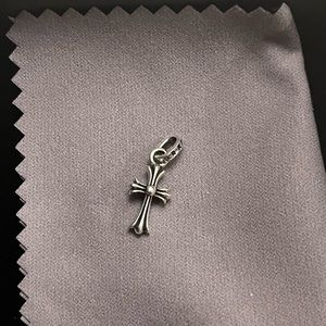 Small chrome hearts pendant
